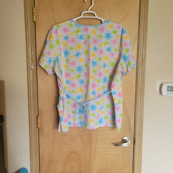💚SB Fashion Scrub 2XL Top  Flowers Pastel Colors - Picture 2 of 6